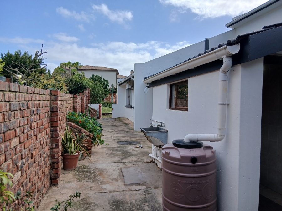 3 Bedroom Property for Sale in Wavecrest Eastern Cape